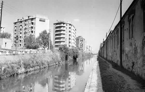Via Melchiorre Gioia. Naviglio. I muri della Breda